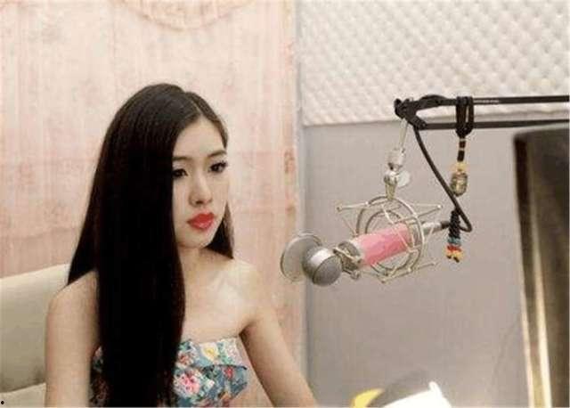 国产女主播直播排便视频,国产女主播意外公开排便瞬间