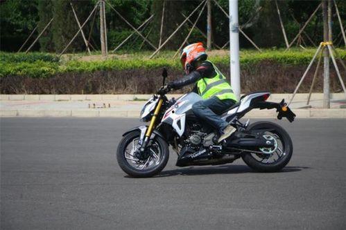 国产摩托车出厂测试视频,速度与激情的完美演绎